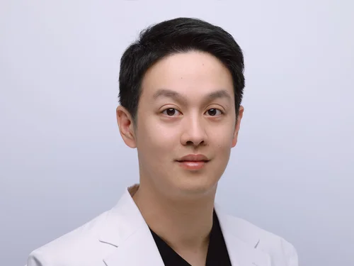 Dr. Yo-wei Chen, prosthodontist